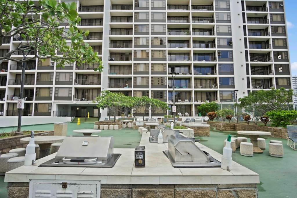 Nalu Malu 1 Bedroom @waikiki Banyan 1 Free Parking
